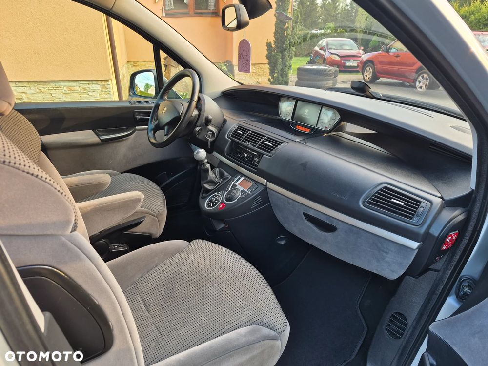 Peugeot 807 HDi 135 Active - 11