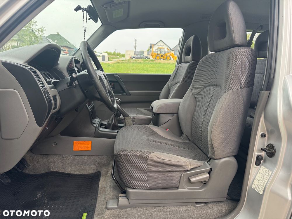 Mitsubishi Pajero - 5