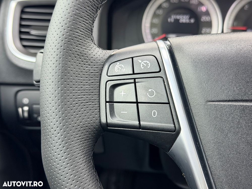 Volvo S60 D3 Geartronic Momentum - 27