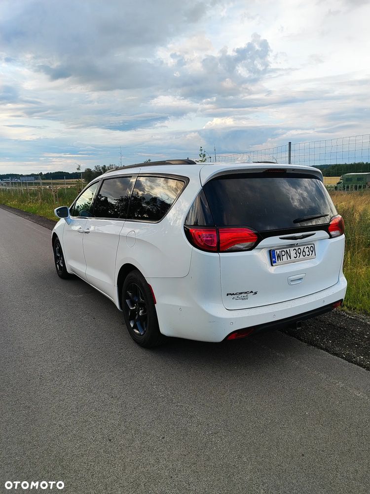 Chrysler Pacifica - 8