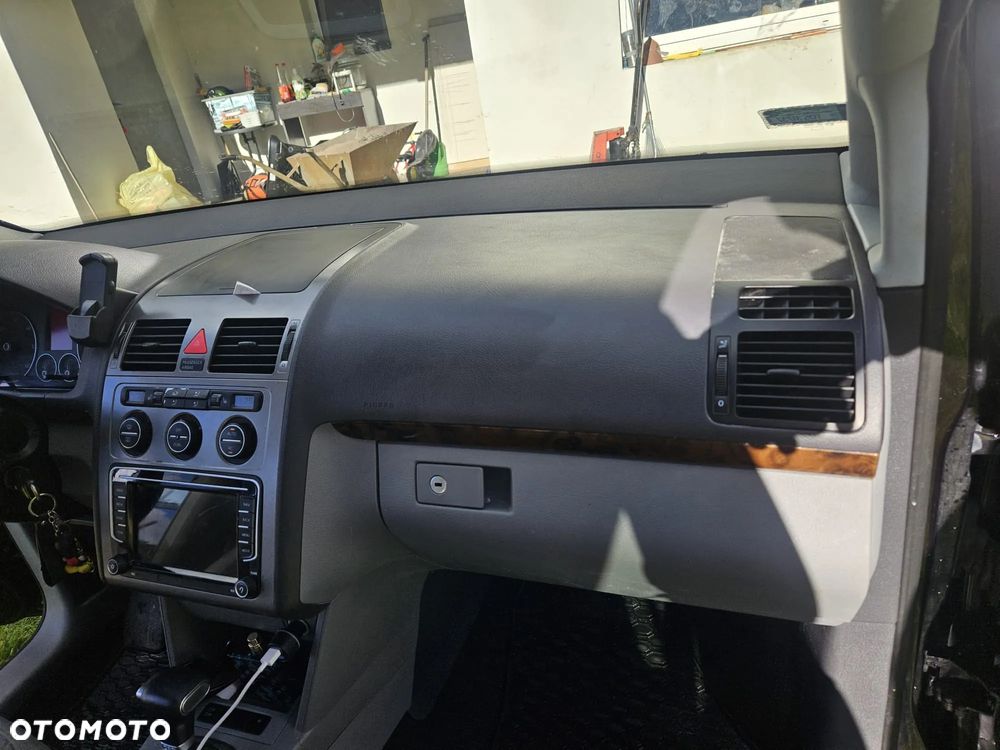 Volkswagen Touran 2.0 TDI DPF Highline DSG - 2