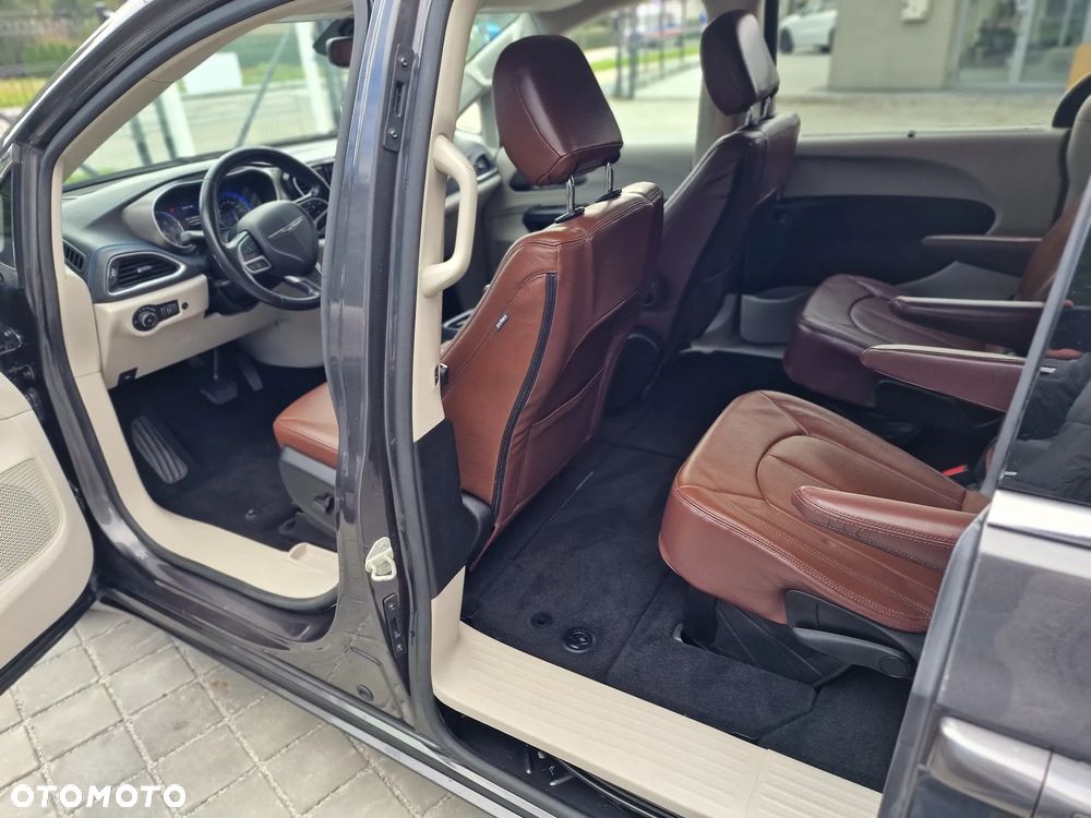 Chrysler Pacifica - 10