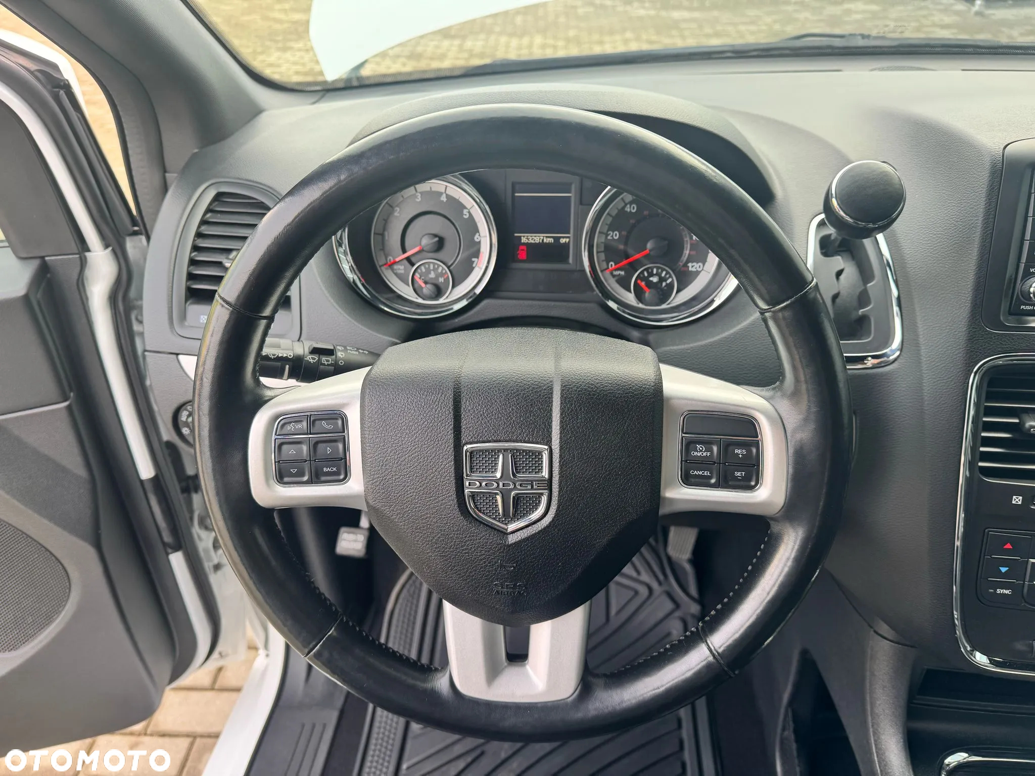 Dodge Grand Caravan - 9
