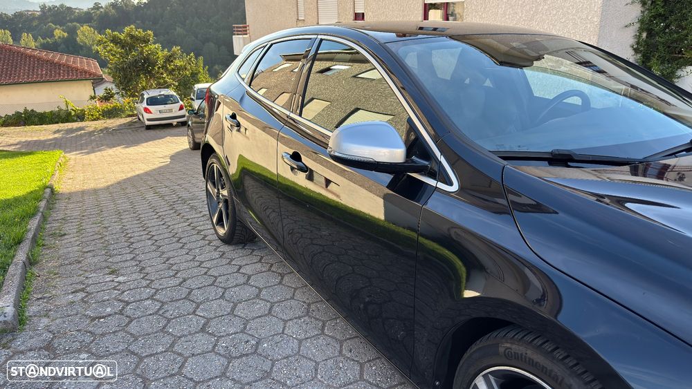 Volvo V40 D2 R Design - 3