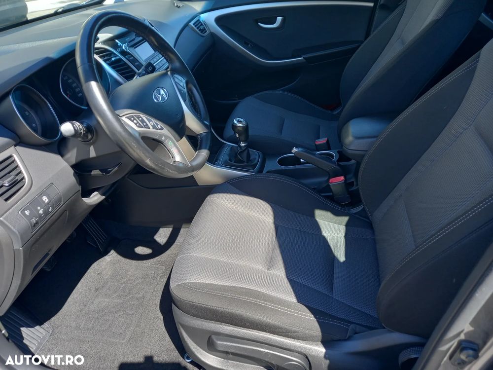 Hyundai i30 blue 1.6 CRDi Style - 11