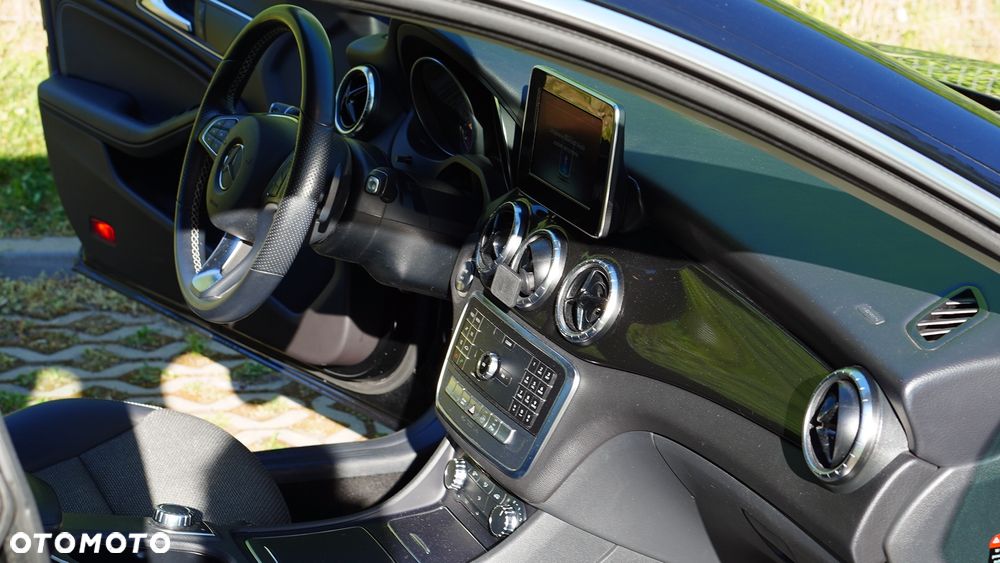 Mercedes-Benz CLA 180 7G-DCT - 15