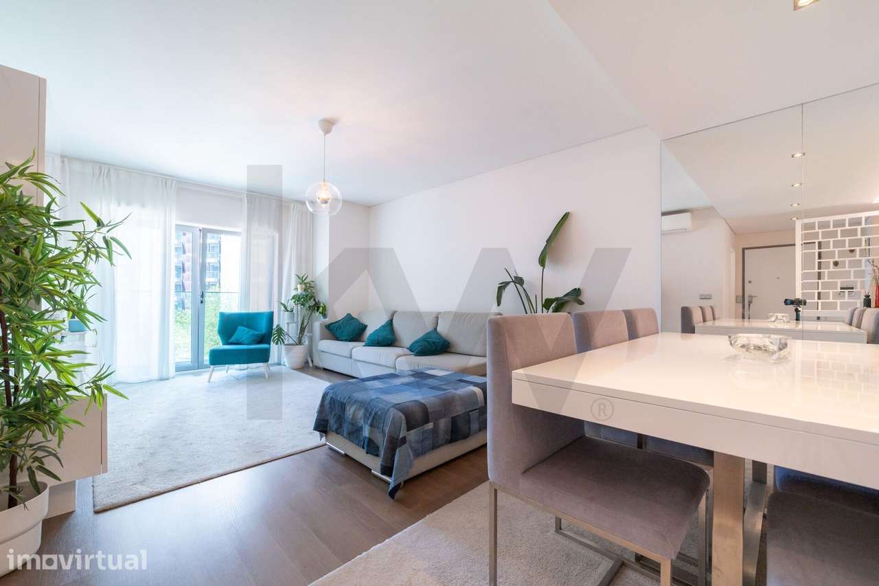 Apartamento T2 c/ 2 WCs, Lugar de Garagem e Arrecadação – Restelo - Grande imagem: 3/25