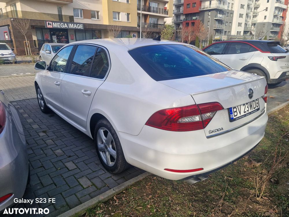 Skoda Superb 2.0 TDI Elegance DSG - 4