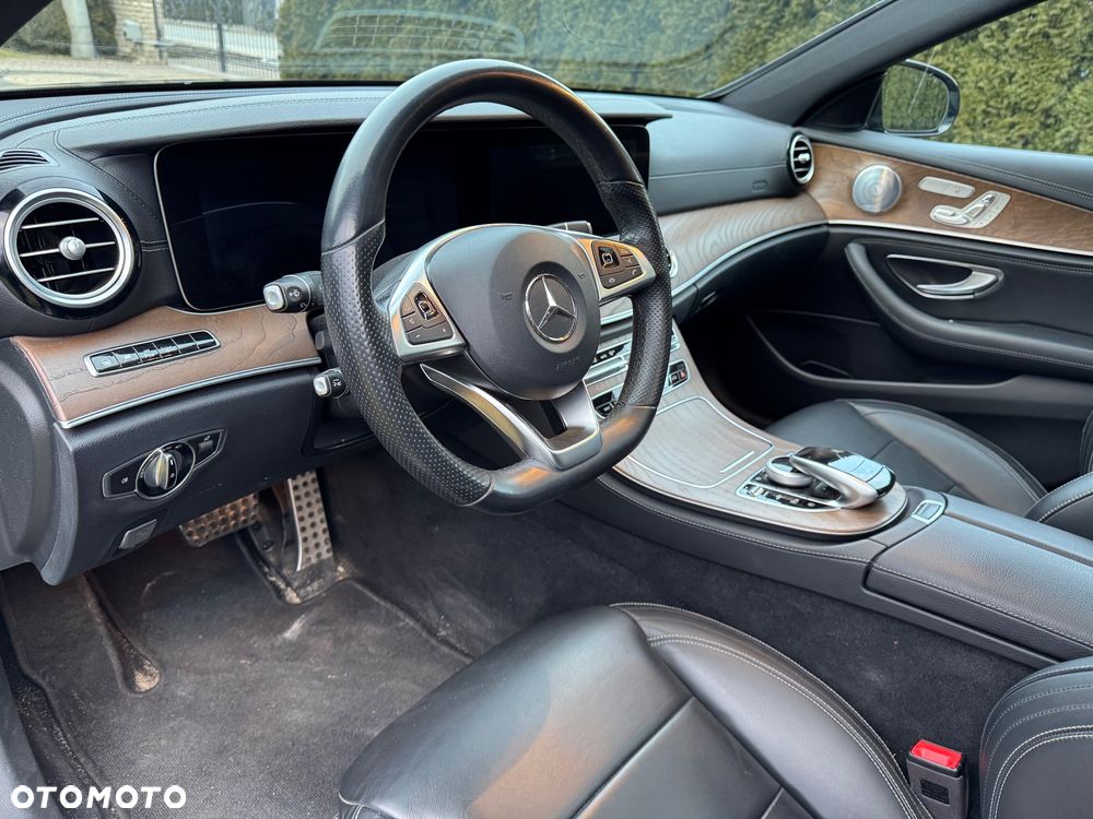Mercedes-Benz Klasa E 400 4-Matic 9G-TRONIC - 37