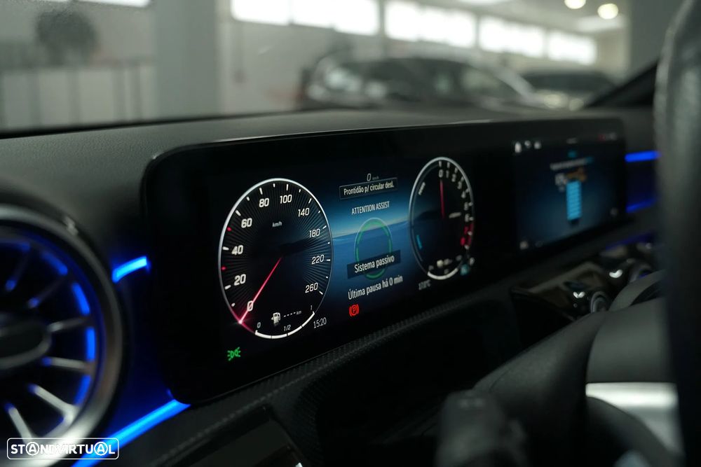 Mercedes-Benz A 250 Limousine e AMG Line - 12