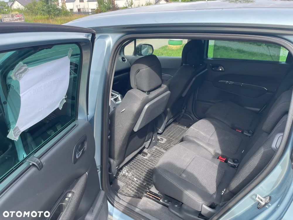 Peugeot 5008 2.0 HDi Premium + - 16