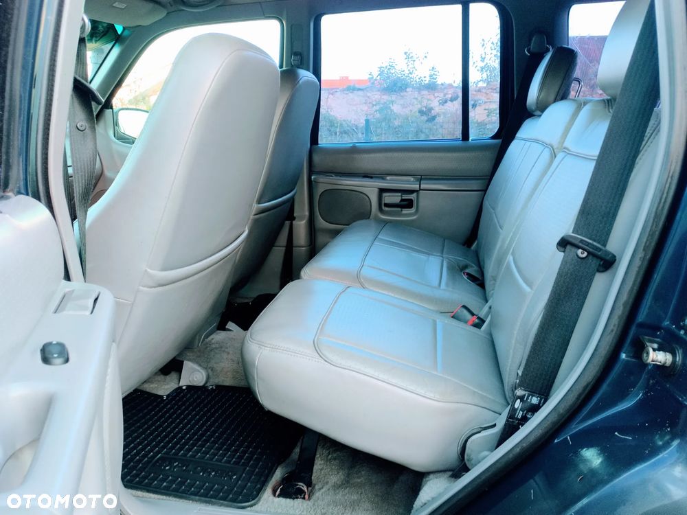 Ford Explorer - 11