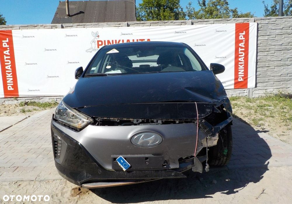 Hyundai IONIQ - 3