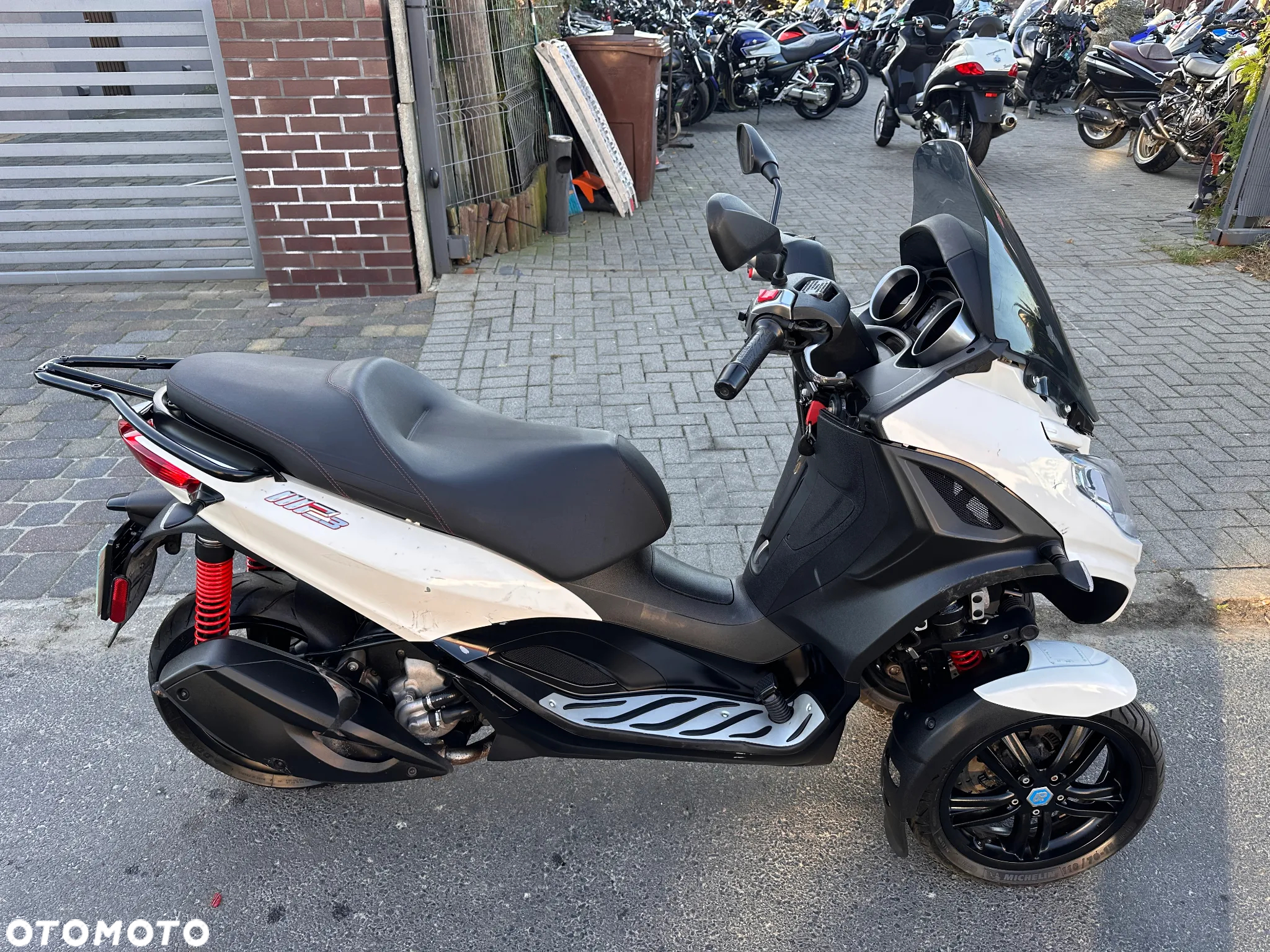 Piaggio MP-3 - 4
