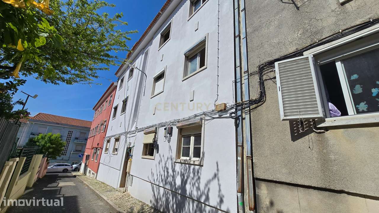 Prédio na Venda Nova, Amadora, junto às Portas de Benfica. - Grande imagem: 2/23