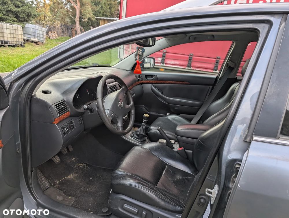 Toyota Avensis 2.2 D-4D Sol - 12