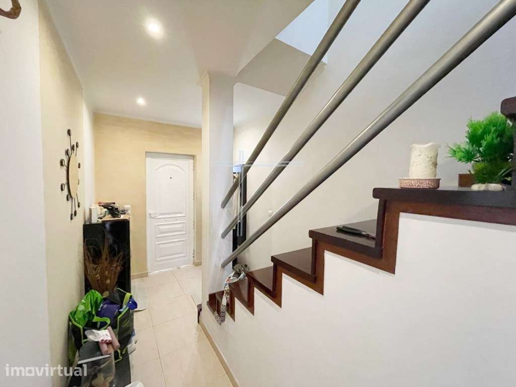 Moradia em banda T4, arquitetura tradicional com garagem - Vale Mil... - Grande imagem: 4/30