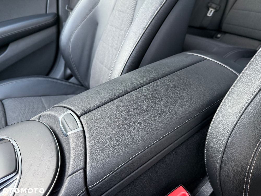 Mercedes-Benz Klasa E 220 d Avantgarde - 33