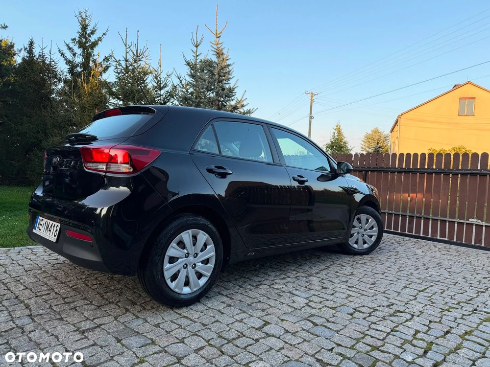 Kia Rio 1.4 M - 11