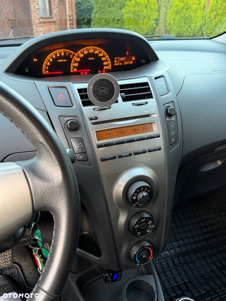 Toyota Yaris 1.33 Sol - 8