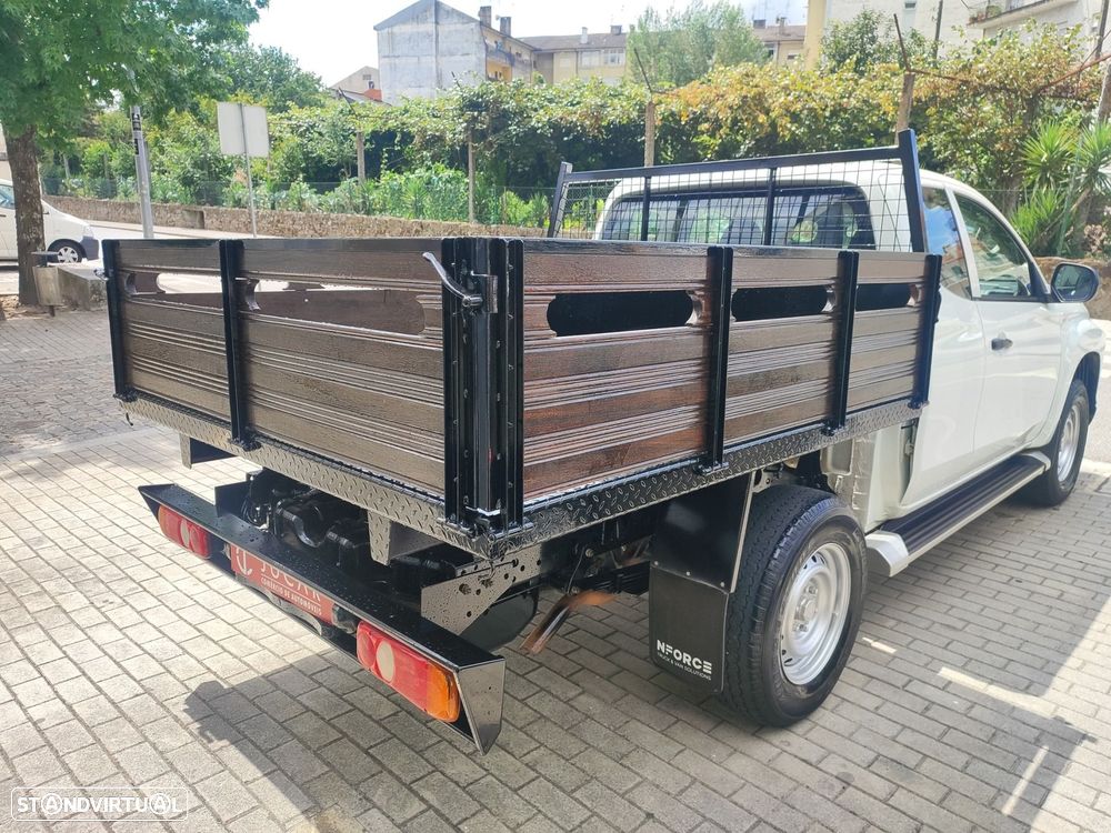 Mitsubishi L200 2.3 DI-D Space Cab Invite Strakar Look 4WD - 4