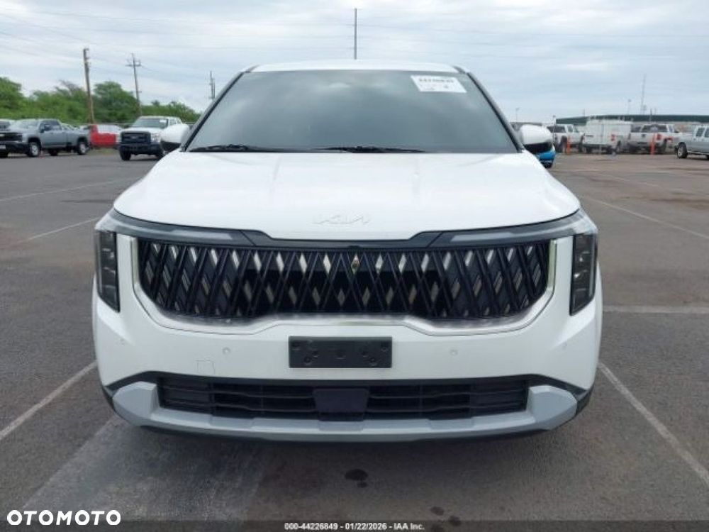 Kia Carnival - 7