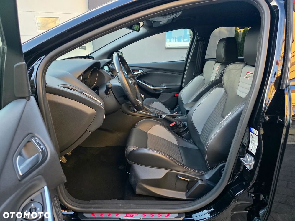 Ford Focus 2.0 EcoBoost ST-2 - 11