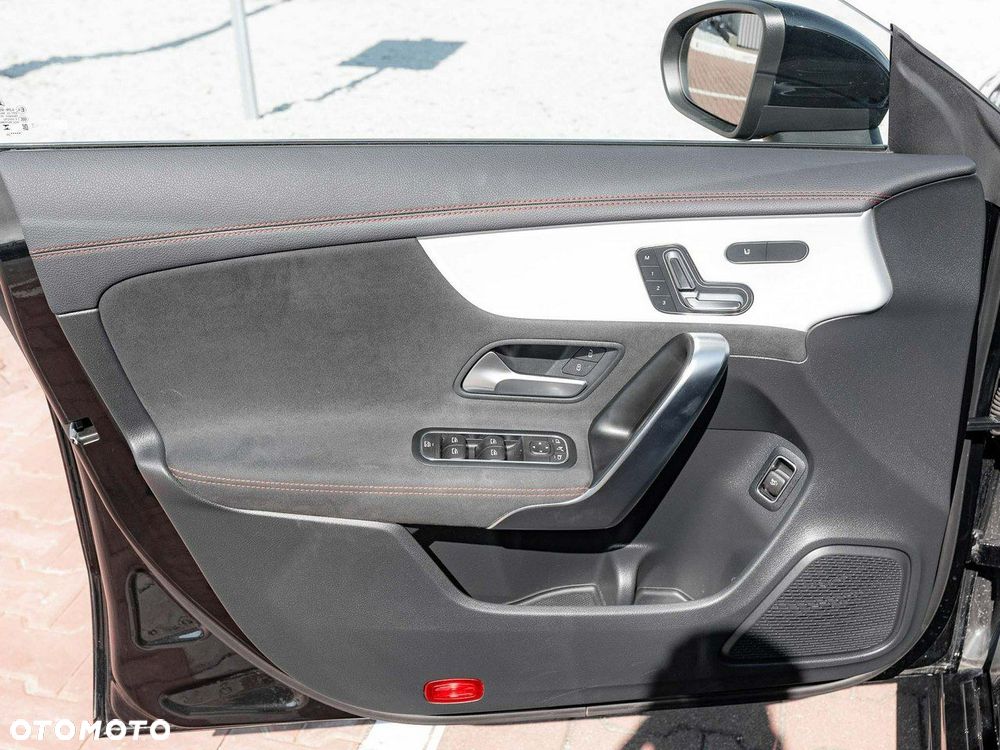 Mercedes-Benz CLA - 12