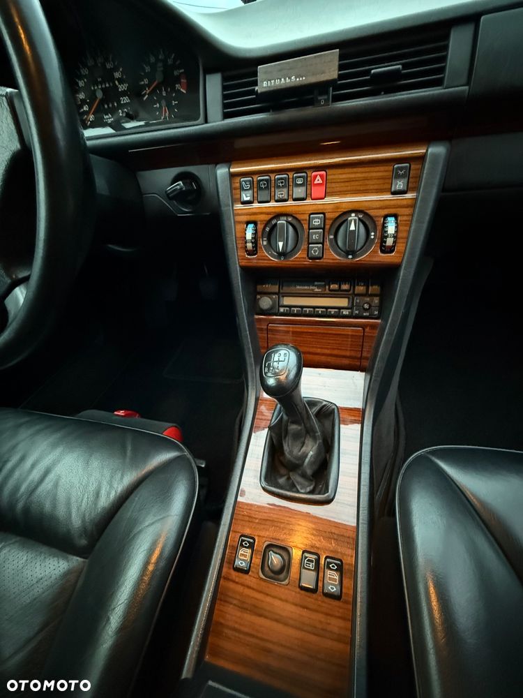 Mercedes-Benz W124 (1984-1993) - 23