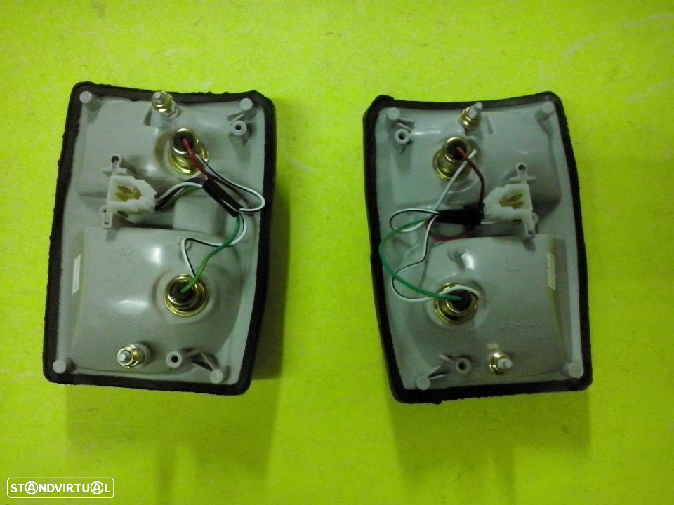 Farolins frente Toyota Hiace LH20 NOVOS - 2