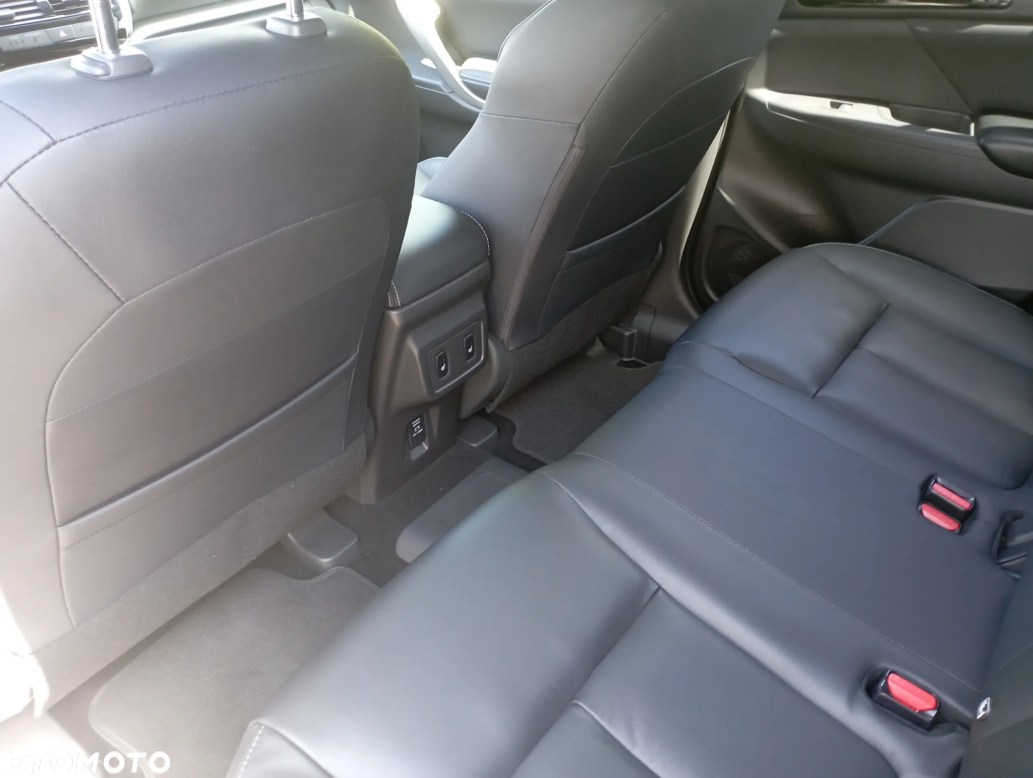 Mitsubishi Eclipse Cross 2.4 PHEV Instyle Plus - 4