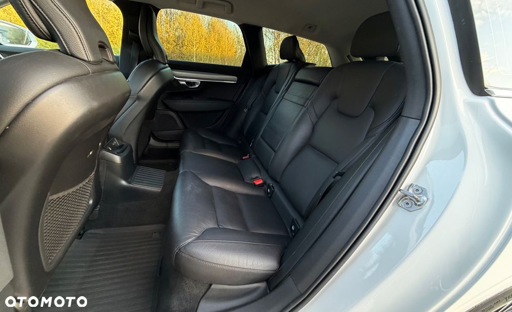 Volvo V90 T8 Twin Engine AWD Momentum - 30