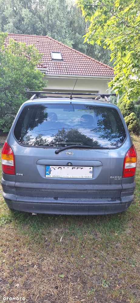 Opel Zafira 1.8 16V Comfort - 2
