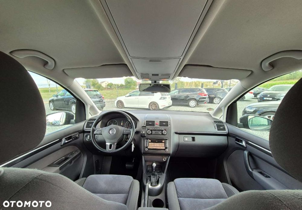 Volkswagen Touran - 12