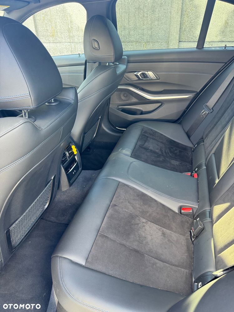 BMW Seria 3 320d xDrive M Sport - 15