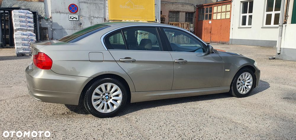 BMW Seria 3 325i Edition Exclusive - 16