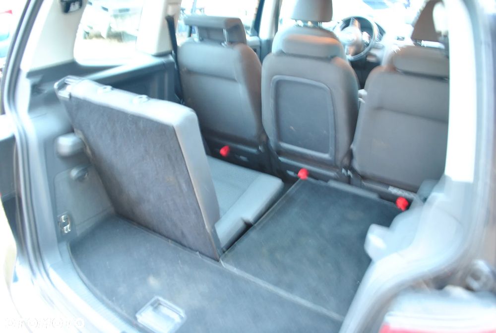 Volkswagen Touran 1.6 TDI DPF BlueMotion Technology Comfortline - 17