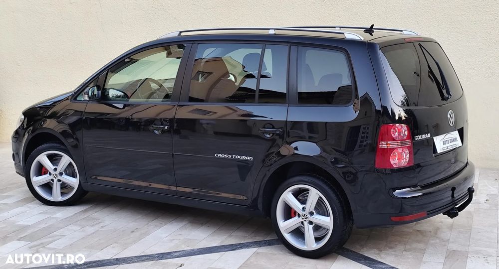 Volkswagen Touran - 4
