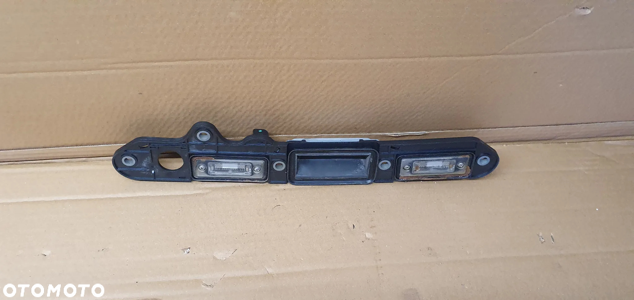 Blenda klapy bagażnika mikrostyk podświetlenie VW Golf V Plus 1T0827574C - 4