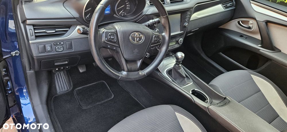 Toyota Avensis 2.0 D-4D Premium - 7