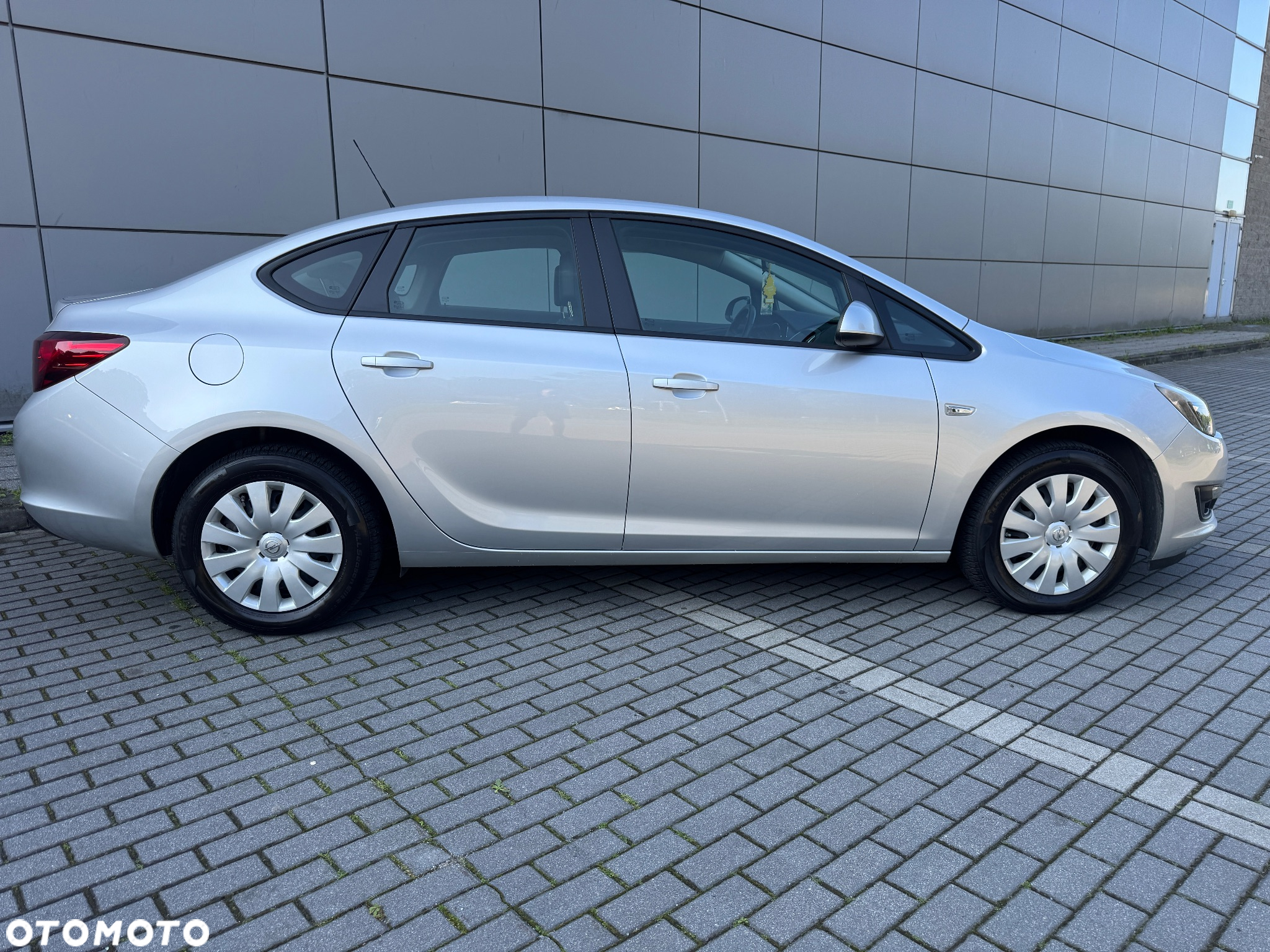 Opel Astra IV 1.4 T Business EU6 - 5