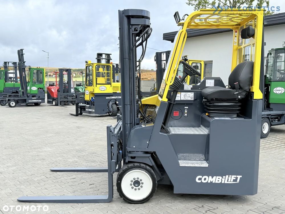 Combilift WÓZEK CZTEROKIERUNKOWY - WIELOKIERUNKOWY / CB4000 / GAS / TRIPLEX 5200MM / WOLNY SKOK / POZYCJONER WIDEŁ / PRZESUW WIDEŁ / STAN IDEALNY / Szeroka oferta wózków czterokierunkowych i bocznych, dopasowanych do różnorodnych potrzeb i zastosowań - 3