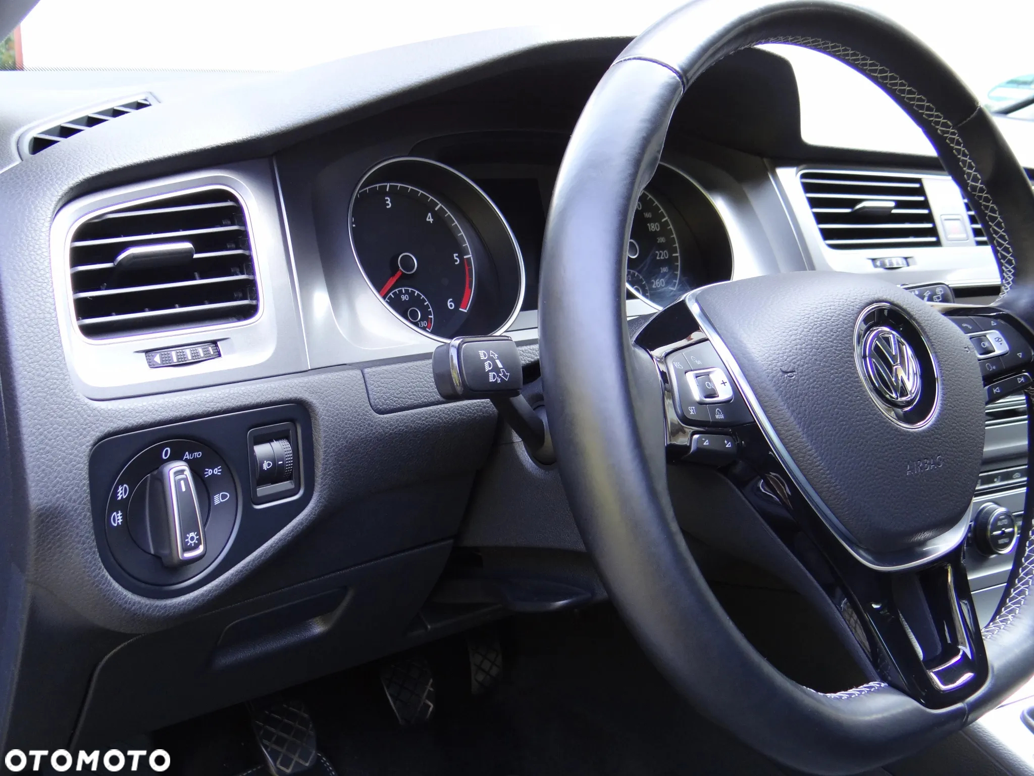 Volkswagen Golf 1.6 TDI BlueMotion Technology Lounge - 12