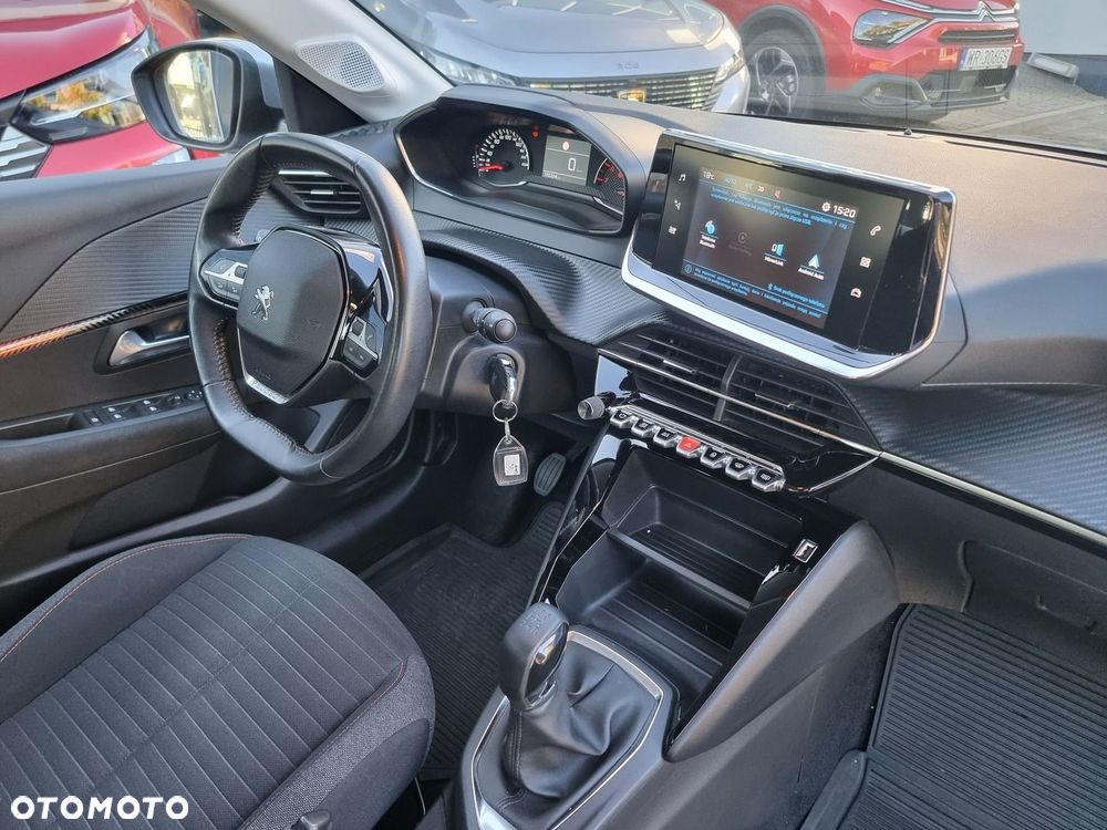 Peugeot 208 - 18