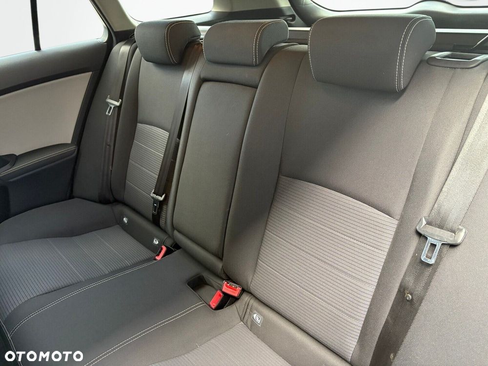 Toyota Avensis 1.8 Premium - 22