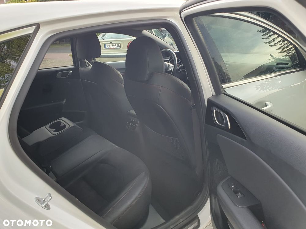 Kia ProCeed 1.6 T-GDI GT - 16