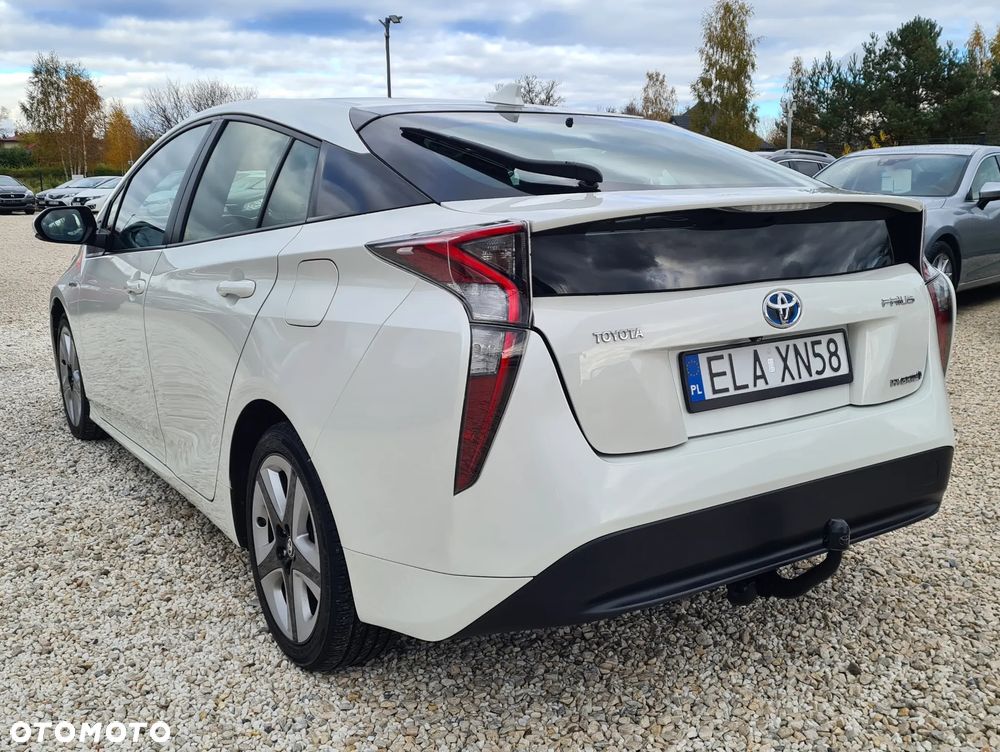 Toyota Prius Hybrid - 4