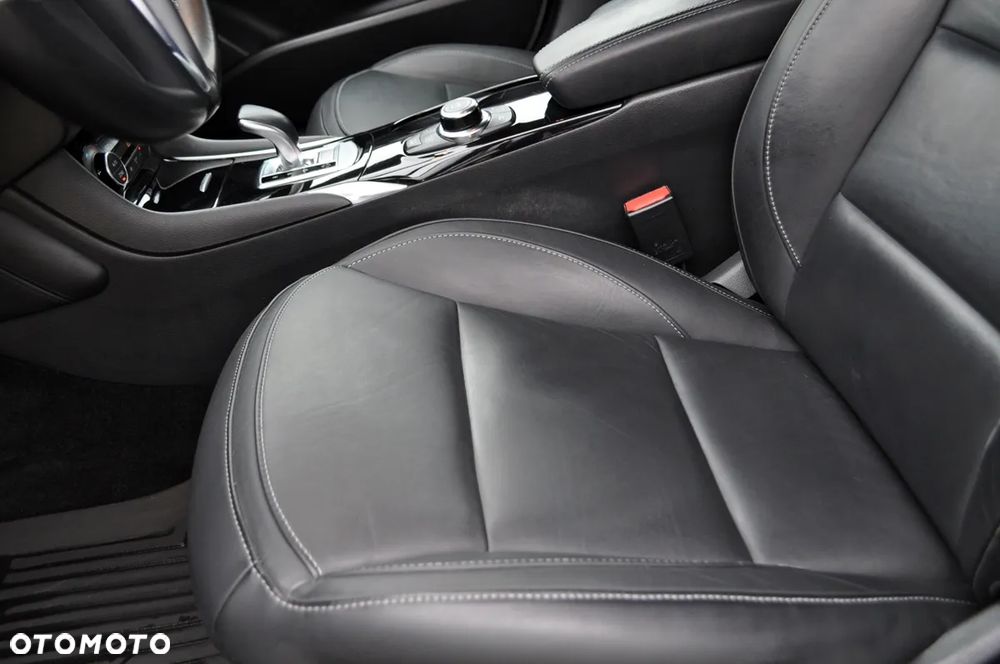 Infiniti Q30 1.6t DCT Premium Tech Cafe Teak - 16