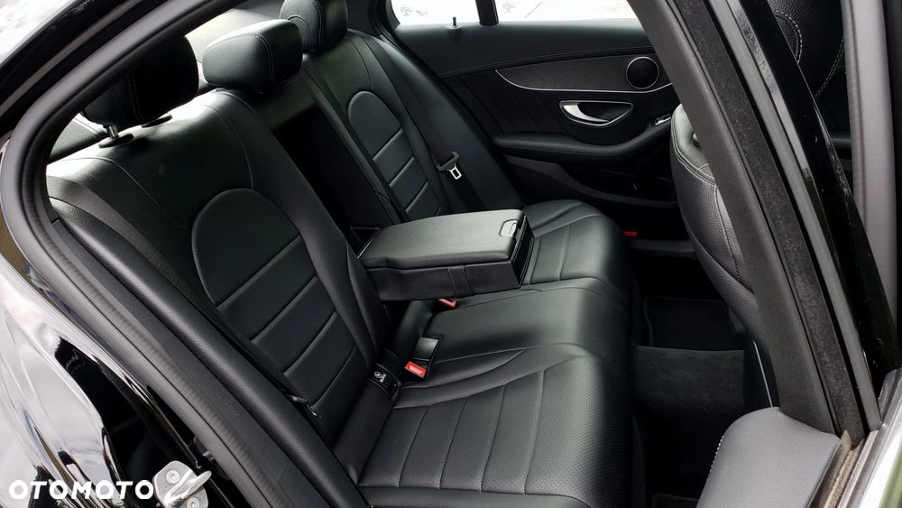 Mercedes-Benz Klasa C 300 7G-TRONIC AMG Line - 23
