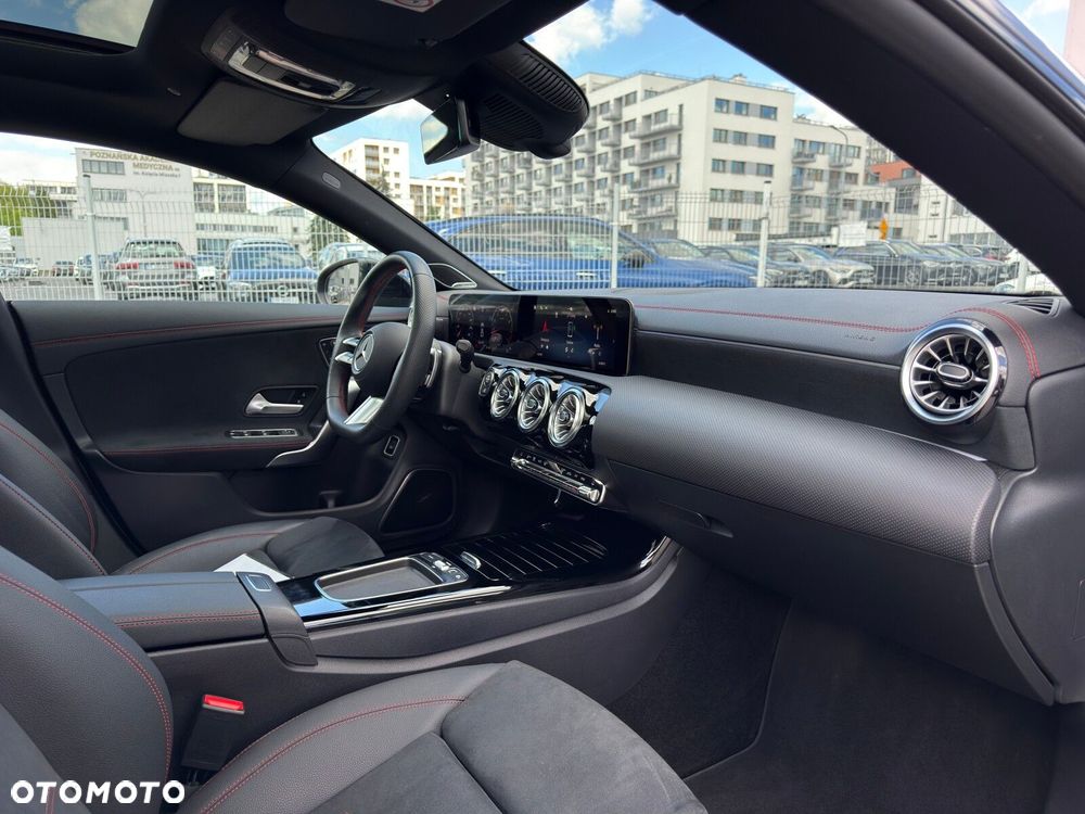 Mercedes-Benz CLA 220 4-Matic AMG Line 7G-DCT - 26